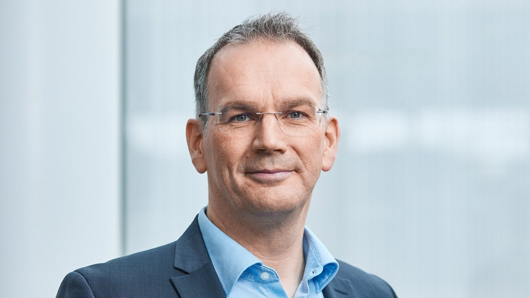 Portret doktora Petera Seldersa, dyrektora generalnego Endress+Hauser Group