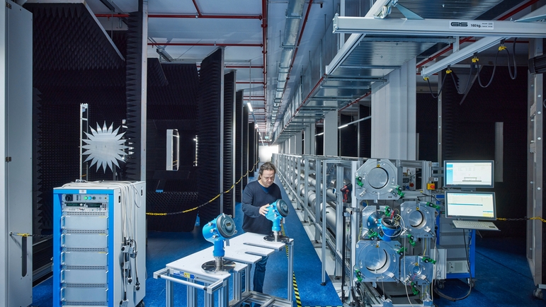 Endress+Hauser spent 275.6 million euros on research and Endress+Hauser przeznaczył 275,6 mln euro na badania i rozwój w 2024 roku