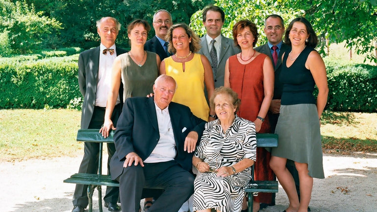Georg H i Alice Endress w 2003 r. z ośmiorgiem dorosłych dzieci.