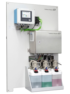 Liquiline Control CDC90 posiada funkcje automatycznego czyszczenia, weryfikacji i wzorcowania czujników pH oraz ORP.