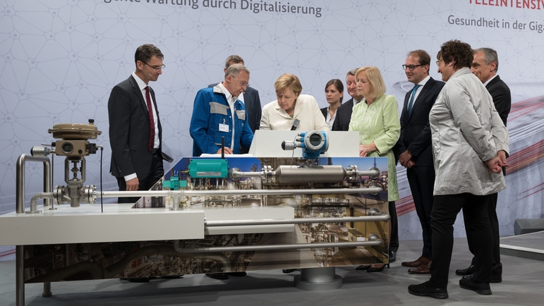 Endress+Hauser zaprezentował możliwości cyfryzacji kanclerz Angeli Merkel.