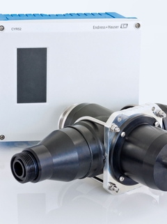 Armatura przepływowa Flowfit CUA252 z zamontowanym układem czyszczenia ultradźwiękowego CYR52.