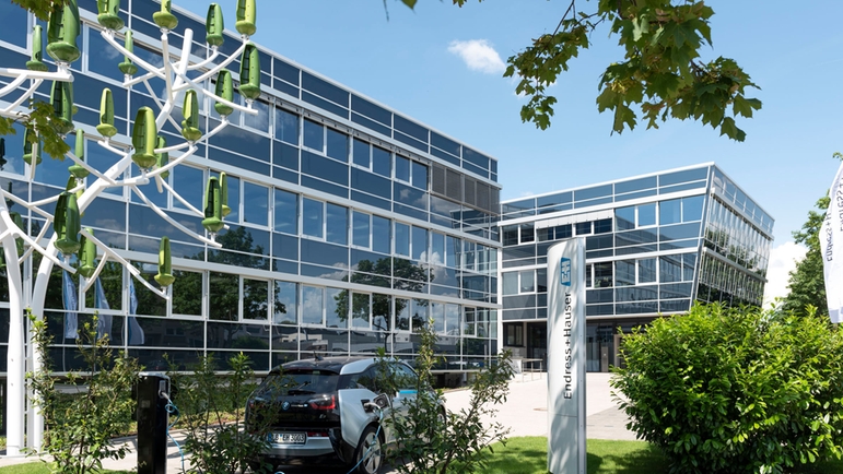W siedzibie głównej w Gerlingen znajdują się nowoczesne obiekty biurowe i produkcyjne.