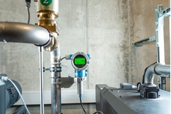 Testowanie przetwornika ciśnienia Cerabar na obiekcie podczas pomiaru podciśnienia