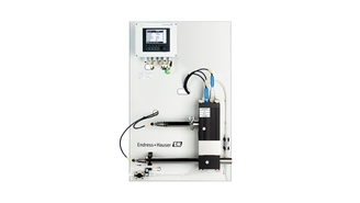 Kompaktowy panel do pomiarów analitycznych i kontroli procesów produkcji wody pitnej w przemyśle spożywczym