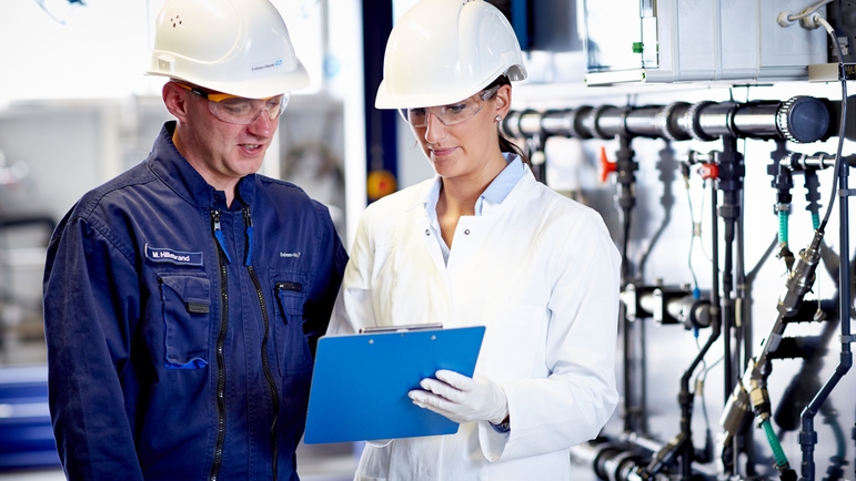 Bezpieczne monitorowanie wody procesowej w przemyśle chemicznym