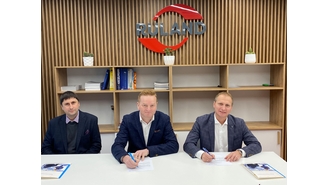 Przedstawiciele zarządu Ruland Engineering & Consulting oraz Endres+Hauser Polska podczas podpisania umowy w Tychach.