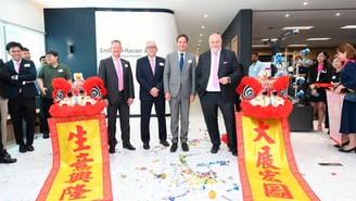 Jens Winkelmann, Richard Yu, Frank Grütter i Matthias Altendorf podczas inauguracji.