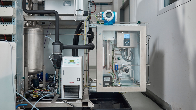 Analizator gazów Endress+Hauser J22 TDLAS oraz analizator tlenu OXY5500 do wykrywania śladowej wilgoci i tlenu