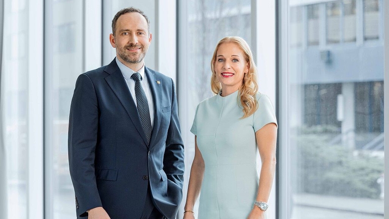 Steven Endress i Sandra Genge reprezentują interesy rodziny w Radzie Nadzorczej.